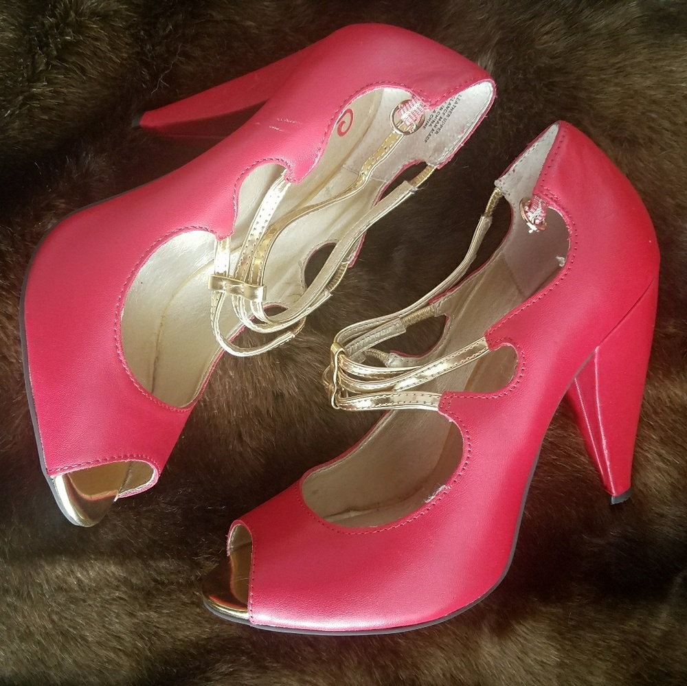 Seychelles - Size 10 - Red & Gold Heels